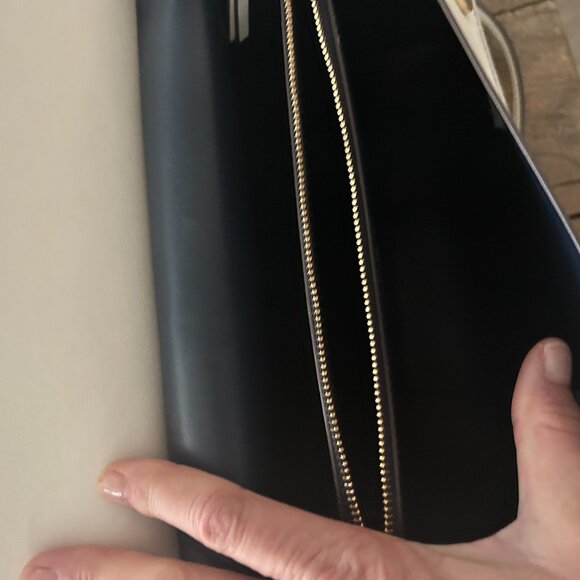 Beautiful Tory Burch T Block Satchel Like New - Picture 4 of 7